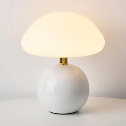 Moderner Beistelltisch aus Holz – Stilvolle Akzentmöbel