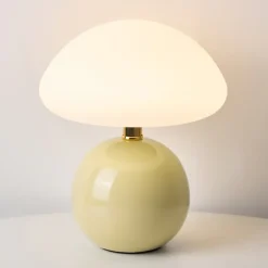 Moderner Beistelltisch aus Holz – Stilvolle Akzentmöbel