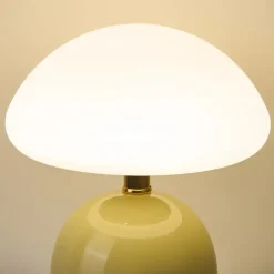 Moderner Beistelltisch aus Holz – Stilvolle Akzentmöbel