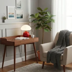 Moderner Beistelltisch aus Holz – Stilvolle Akzentmöbel