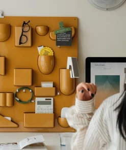 Moderner Beistelltisch aus Holz – Stilvolle Akzentmöbel