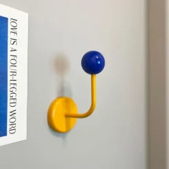 Moderner Beistelltisch aus Holz – Stilvolle Akzentmöbel