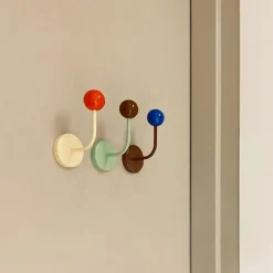 Moderner Beistelltisch aus Holz – Stilvolle Akzentmöbel