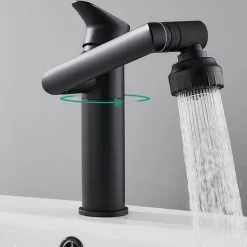 Moderner drehbarer multifunktionaler Wandhahn