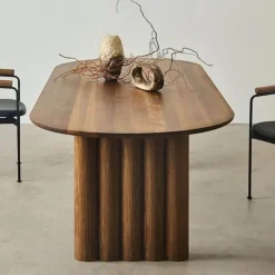 Moderner Esstisch aus Holz – Elegante Esszimmermöbel
