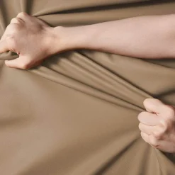 Moderner gepolsterter Bettrahmen - Denise Bed