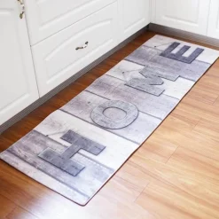 Moderner langer Türteppich – süßer Akzent für die Inneneinrichtung