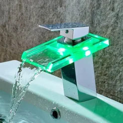 Moderner LED-Wasserhahn aus Messing – zeitgenössische Wasserfall-Badezimmerarmatur