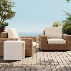 Moderner Outdoor-Couchtisch für stilvolles Wohnen auf der Terrasse