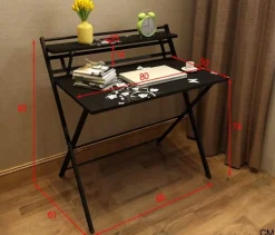 Moderner, stilvoller Büroschreibtisch aus Holz