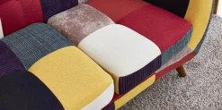 Modernes, farbenfrohes Doppelsofa – zeitgenössisches Design