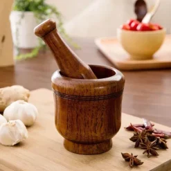 Mörser und Stößel aus Naturholz – unverzichtbares Küchenwerkzeug für Gewürze und Kräuter