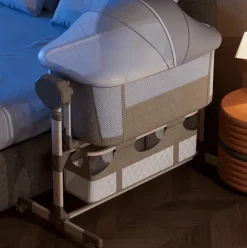 Multifunktionales Babybett mit intelligenter Fernbedienung am Bett