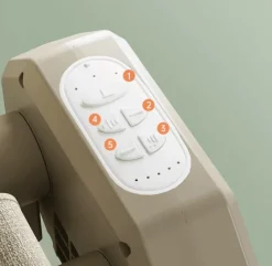 Multifunktionales Babybett mit intelligenter Fernbedienung am Bett