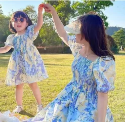 Mutter-Tochter-Kleid-Set aus Chiffon mit Blumenmuster – passende Sommer-Outfits