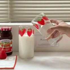 Nana Erdbeer-Glasbecher – süßer, hitzebeständiger, transparenter Wasserbecher