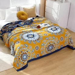 Nordische Blumendecke - Weiche Sommerdeko aus Baumwolle