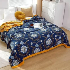 Nordische Blumendecke - Weiche Sommerdeko aus Baumwolle