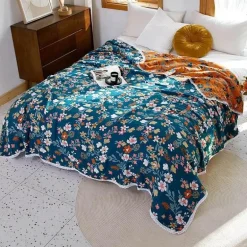 Nordische Blumendecke - Weiche Sommerdeko aus Baumwolle