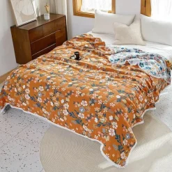 Nordische Blumendecke - Weiche Sommerdeko aus Baumwolle