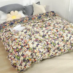 Nordische Blumendecke - Weiche Sommerdeko aus Baumwolle