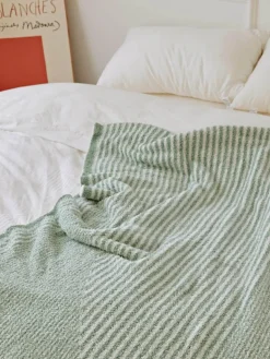 Nordische Decke – weicher, gemütlicher Überwurf für die Heimdekoration