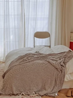 Nordische Decke – weicher, gemütlicher Überwurf für die Heimdekoration