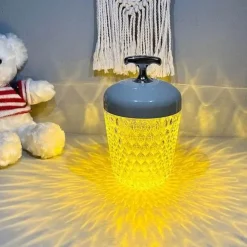 Nordische Kristall-Tischlampe – Elegante Atmosphärenbeleuchtung