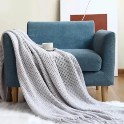 Nordische Strickdecke – Sofadekor aus weicher Wollmischung
