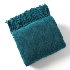 Nordische Strickdecke – weiches geometrisches Design für Zuhause und unterwegs