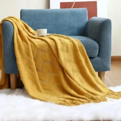 Nordische Strickdecke – weiches geometrisches Design für Zuhause und unterwegs