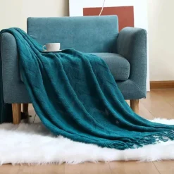Nordische Strickdecke – weiches geometrisches Design für Zuhause und unterwegs