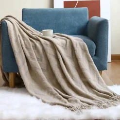 Nordische Strickdecke – weiches geometrisches Design für Zuhause und unterwegs