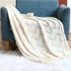 Nordische Strickdecke – weiches geometrisches Design für Zuhause und unterwegs