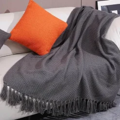 Nordische Wolldecke – Gemütliches Must-have für Zuhause und unterwegs