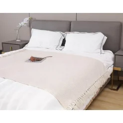 Nordische Wolldecke – Gemütliches Must-have für Zuhause und unterwegs