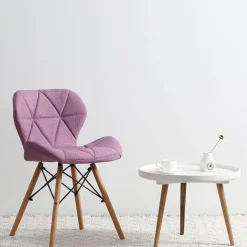 Nordischer Leder-Holzstuhl – Akzentmöbel im modernen Design