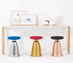 Nordischer Metallhocker – Modernes, weiches Finish