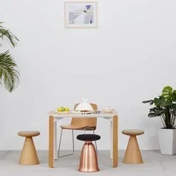 Nordischer Metallhocker – Modernes, weiches Finish