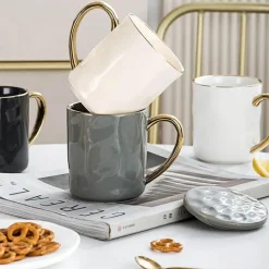 Nordisches Tassenset mit Goldrand – Elegante Kaffeetassen aus Keramik mit Henkeln