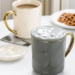 Nordisches Tassenset mit Goldrand – Elegante Kaffeetassen aus Keramik mit Henkeln
