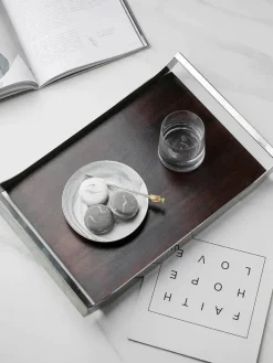 Nordisches Teetablett aus Edelstahl und Walnussholz – moderner Servierteller