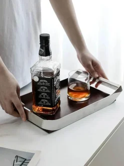 Nordisches Teetablett aus Edelstahl und Walnussholz – moderner Servierteller