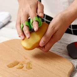 Obstschäler und -schneider aus Edelstahl – Küchengerät mit Doppelfingerschneider