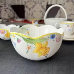 Oster-Tulpen-Geschirrset – Frühlingsinspiriertes Serviergeschirr aus Keramik