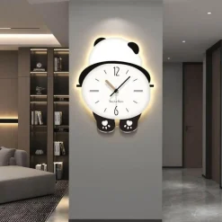 Panda-Wanduhr – Kreatives, schüchternes Panda-Design