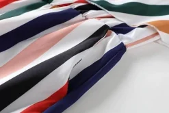 Passende trägerlose Outfits mit Regenbogenstreifen für Mutter und Tochter