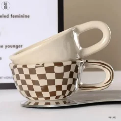 Personalisierte Retro-Schachbrett-Tasse – Einzigartige Kaffeetasse aus Keramik