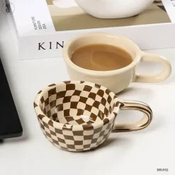 Personalisierte Retro-Schachbrett-Tasse – Einzigartige Kaffeetasse aus Keramik