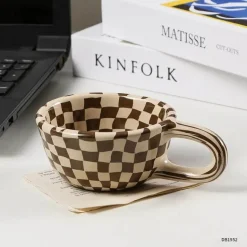 Personalisierte Retro-Schachbrett-Tasse – Einzigartige Kaffeetasse aus Keramik
